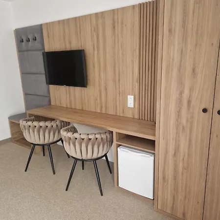 Eden Premium Jacuzzi, Sauna Aparthotel 3*